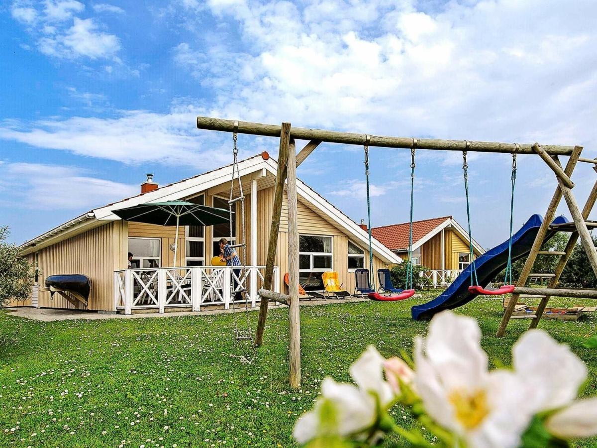 12 Person Holiday Home In أوترندورف الغرفة الصورة